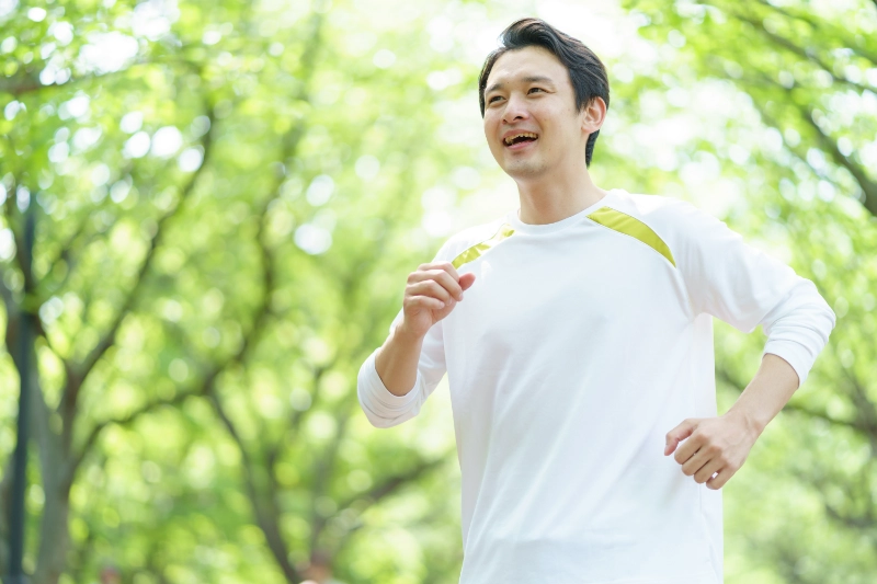 ランニング中の男性